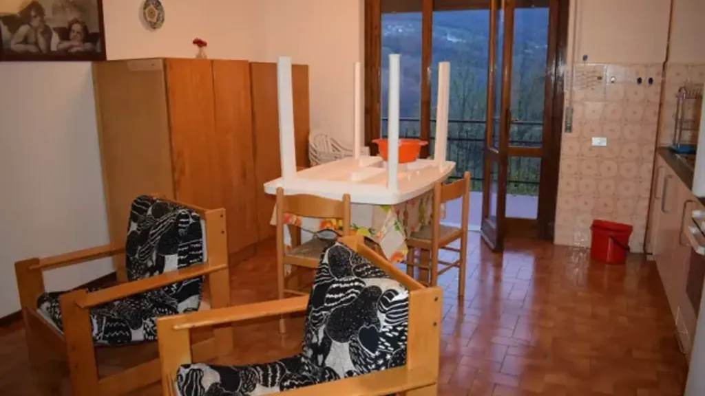 Söögituba - Spacious Trilocale with Balcony in Locatello