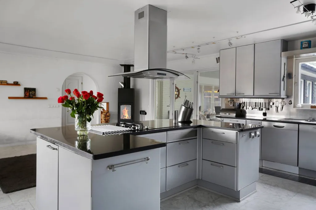 Cuisine - Two-Storey Villa with Pool in Upplands Väsby