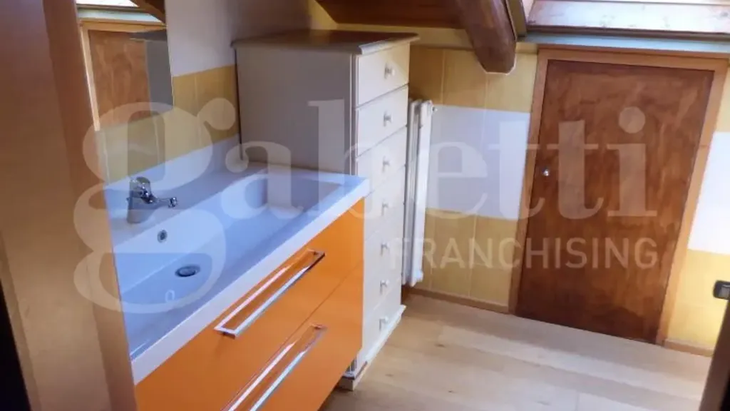 Salles de bain - Rustic Villa with Private Garden in Cavour