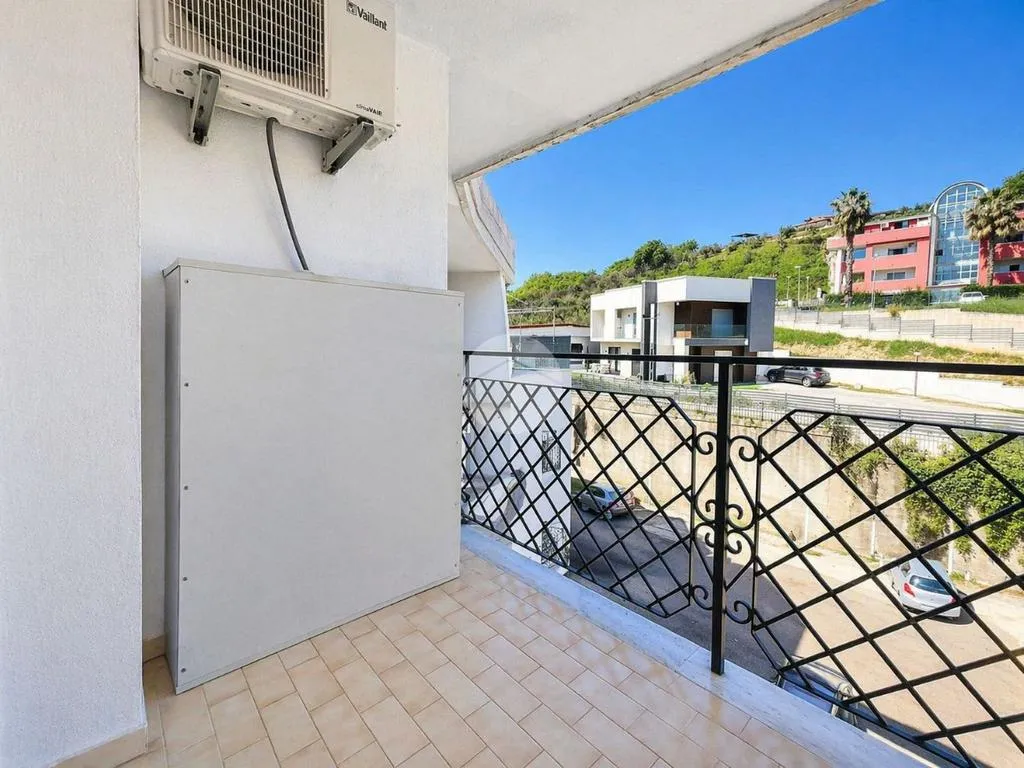 Balcon - Three-Bedroom Apartment with Balcony in Settimo