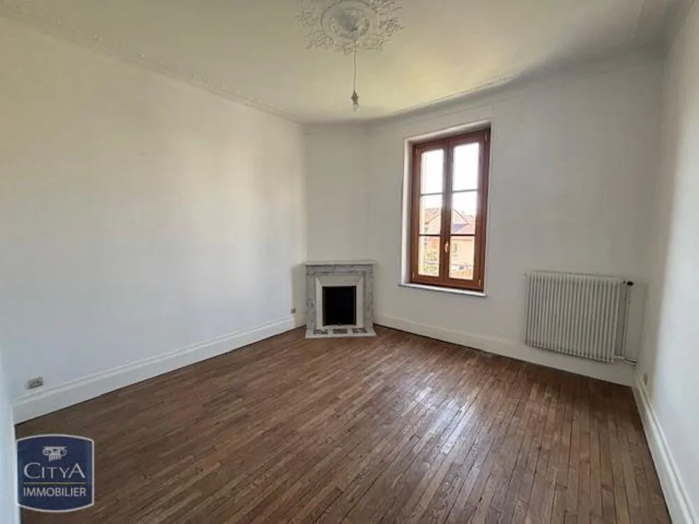 Rooms - Charming 3-Bedroom Apartment with Private Garden in Nancy
