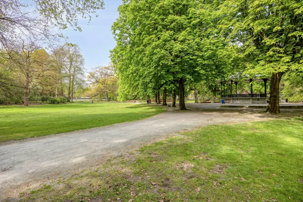 Ground Floor Apartment with Park Views in Antwerp