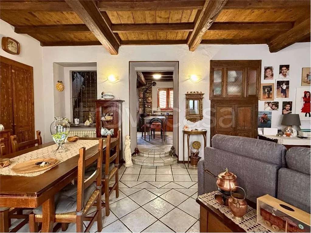 Salle à manger - Rustic Semi-detached House with Balcony in Armeno