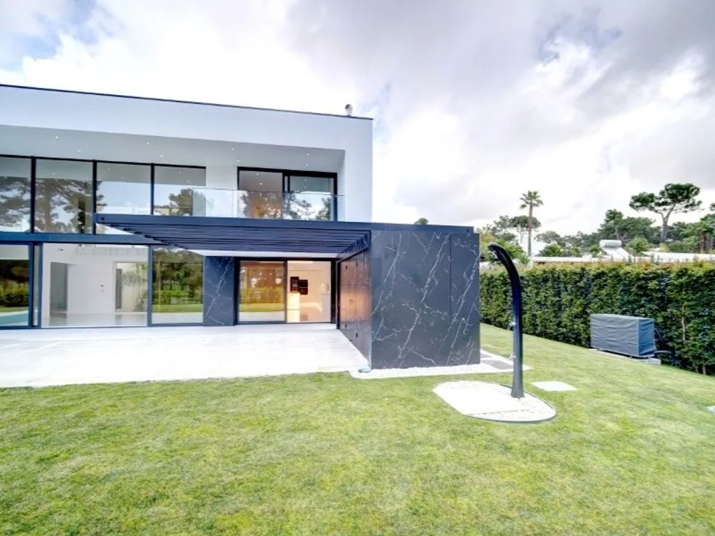 Välivaade - Contemporary Villa with Golf View in Almada