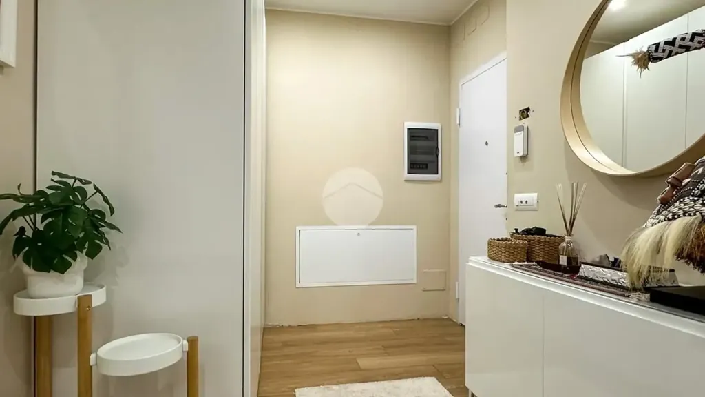 Entrée - Trilocale with Private Garden in Parma