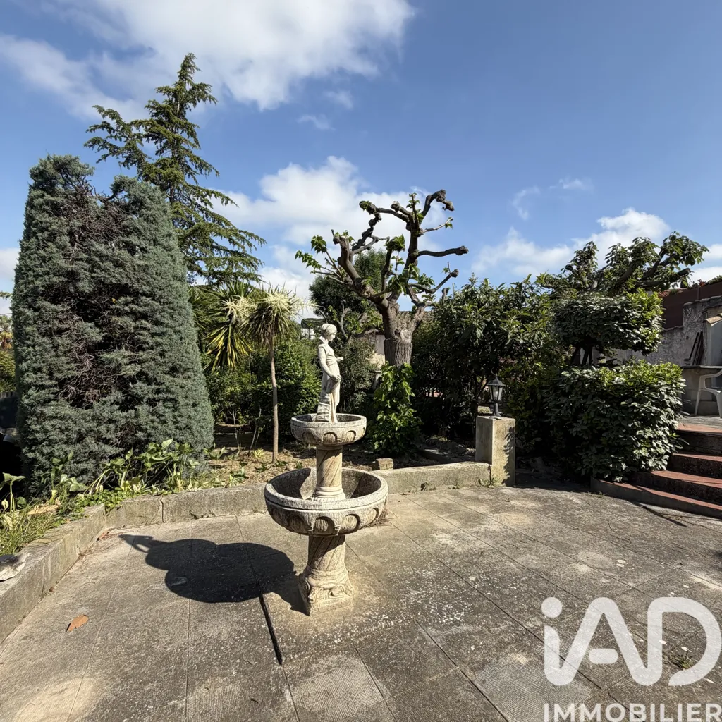 Jardin - Maison avec Fort Potentiel et Grand Terrain à Marseille