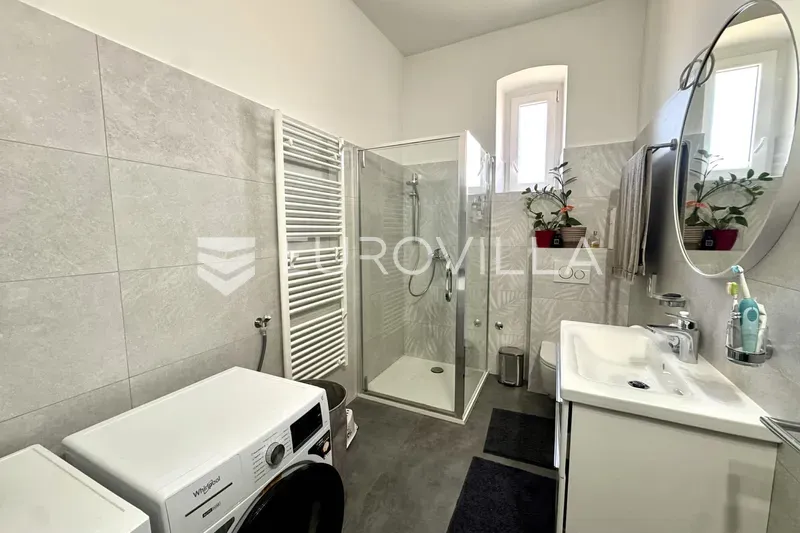 Salles de bain - Two-Bedroom Apartment with Sea View in Pula