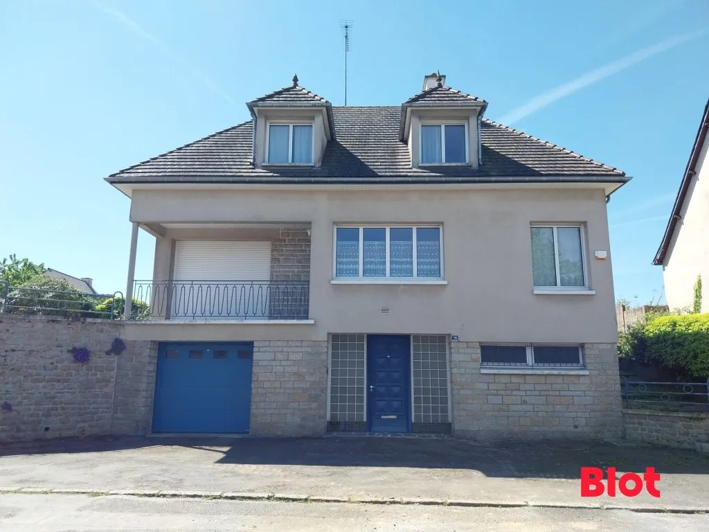 Esterno - Bright House with Balcony in Antrain