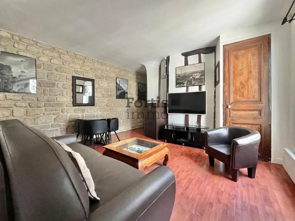 Elutuba - Studio with Exposed Stone in Paris 3