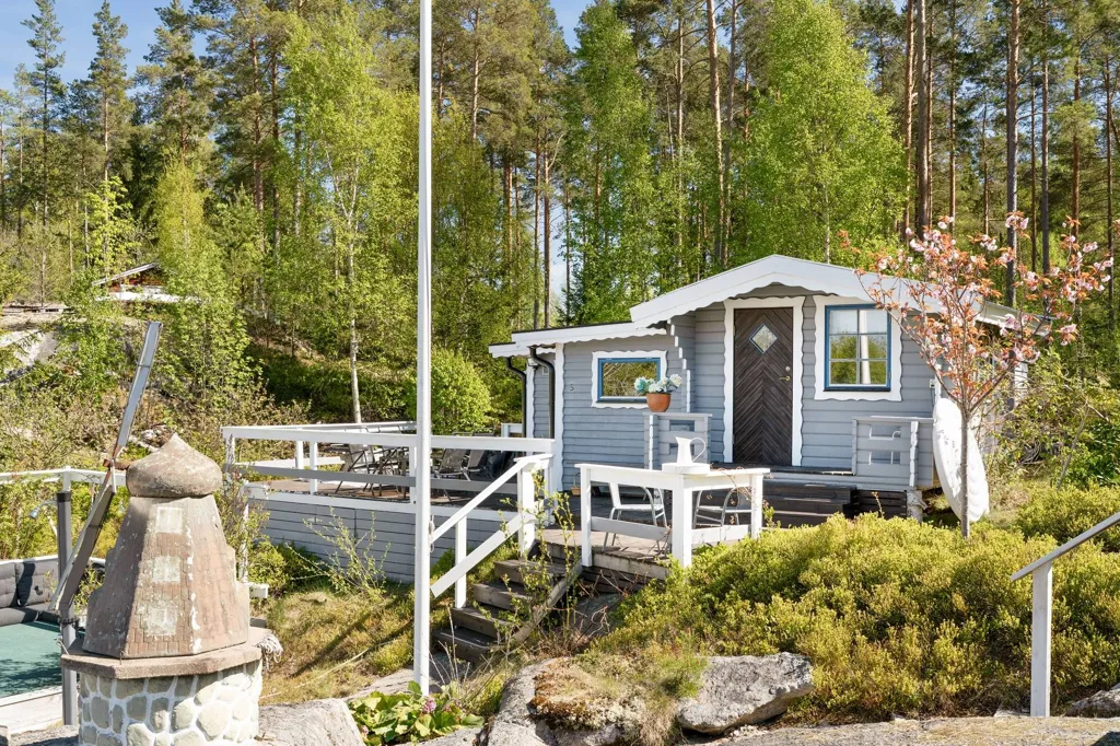 Esterno - Lake View Property with Multiple Houses in Nyköping