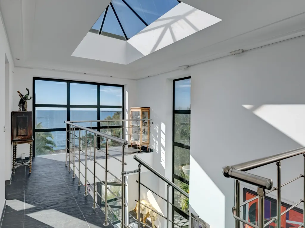 Pièces - Villa Luxueuse avec Vue Mer à Cannes Californie