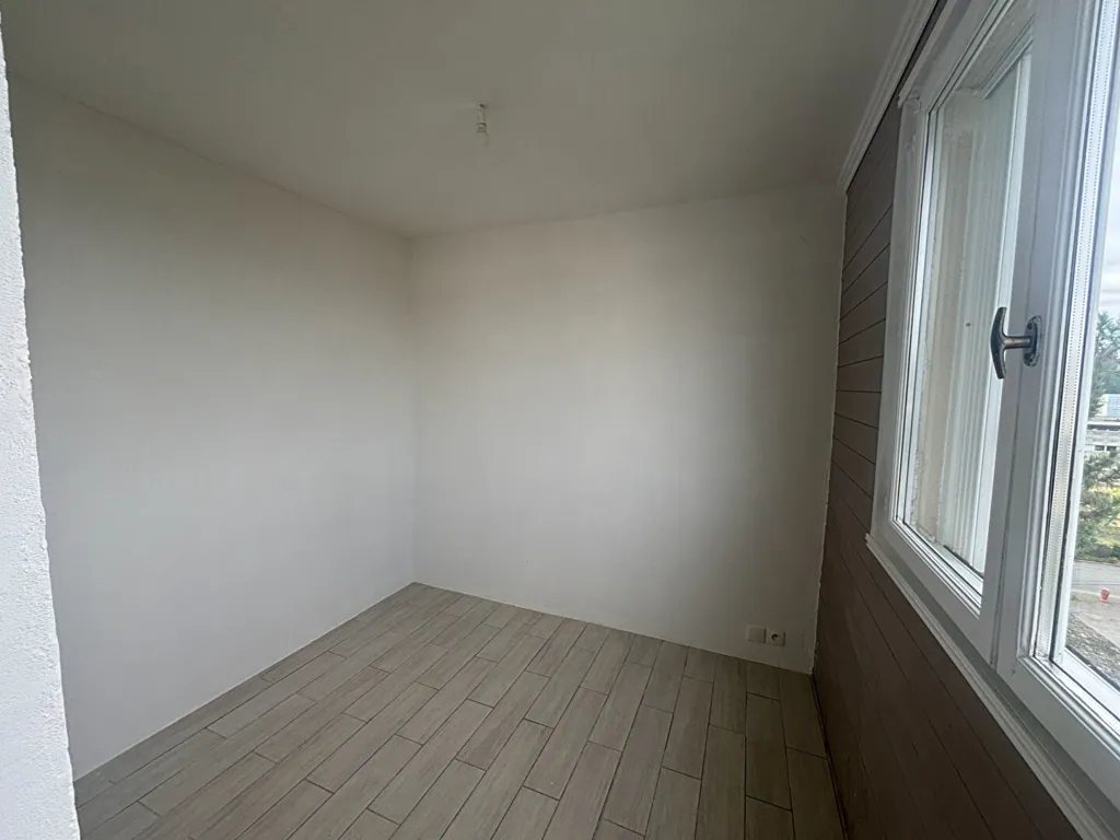 Toad - 4-Piece Flat with Balcony in Châteauroux