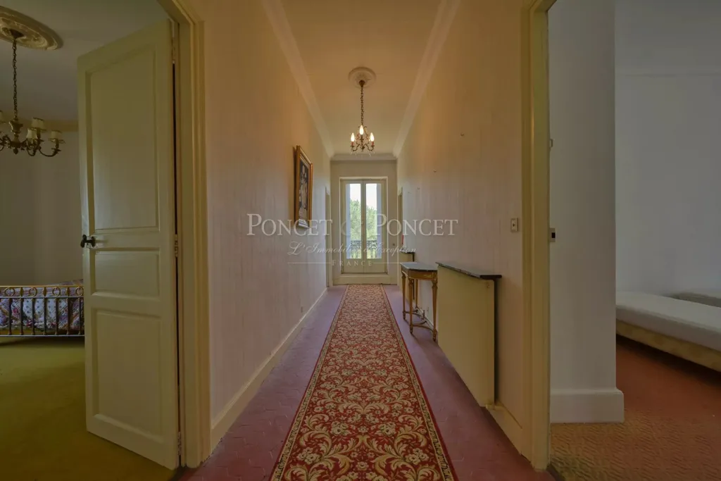Esik - Vineyard Estate with Pool near Agde