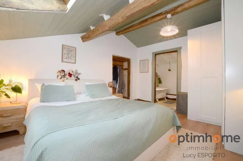 Chambres - Ferme Rénovée avec Grand Jardin à Cherves-Châtelars