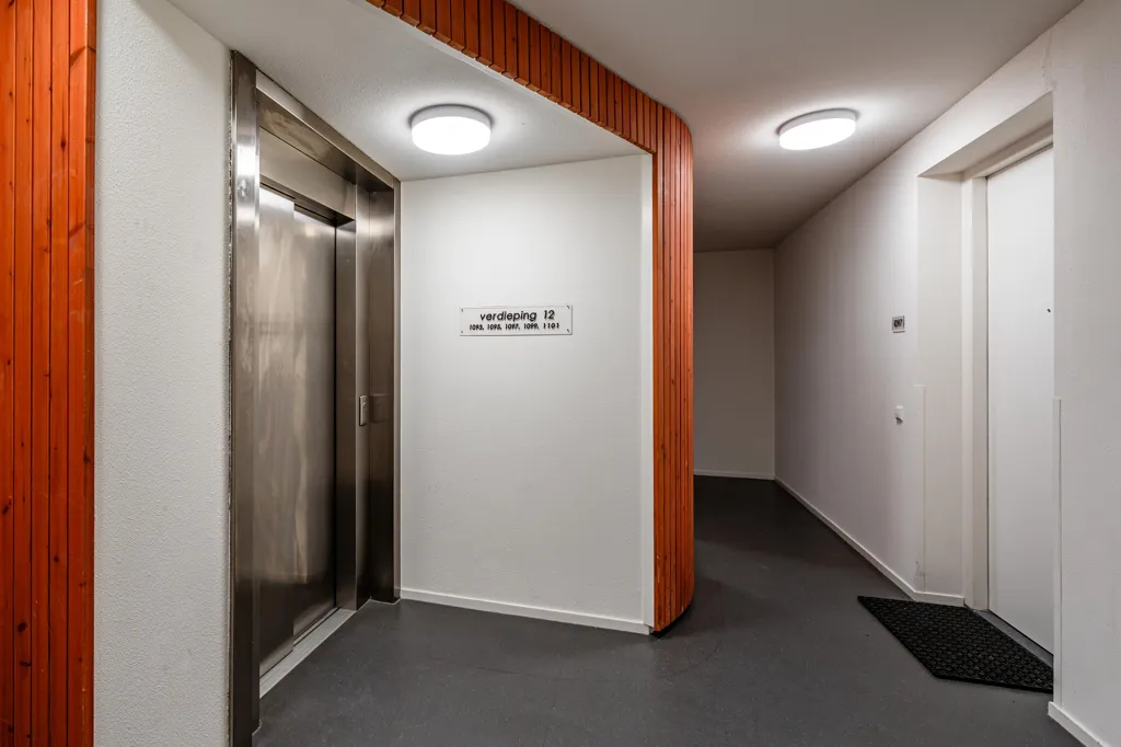 Esik - Penthouse with Panoramic View in Amsterdam