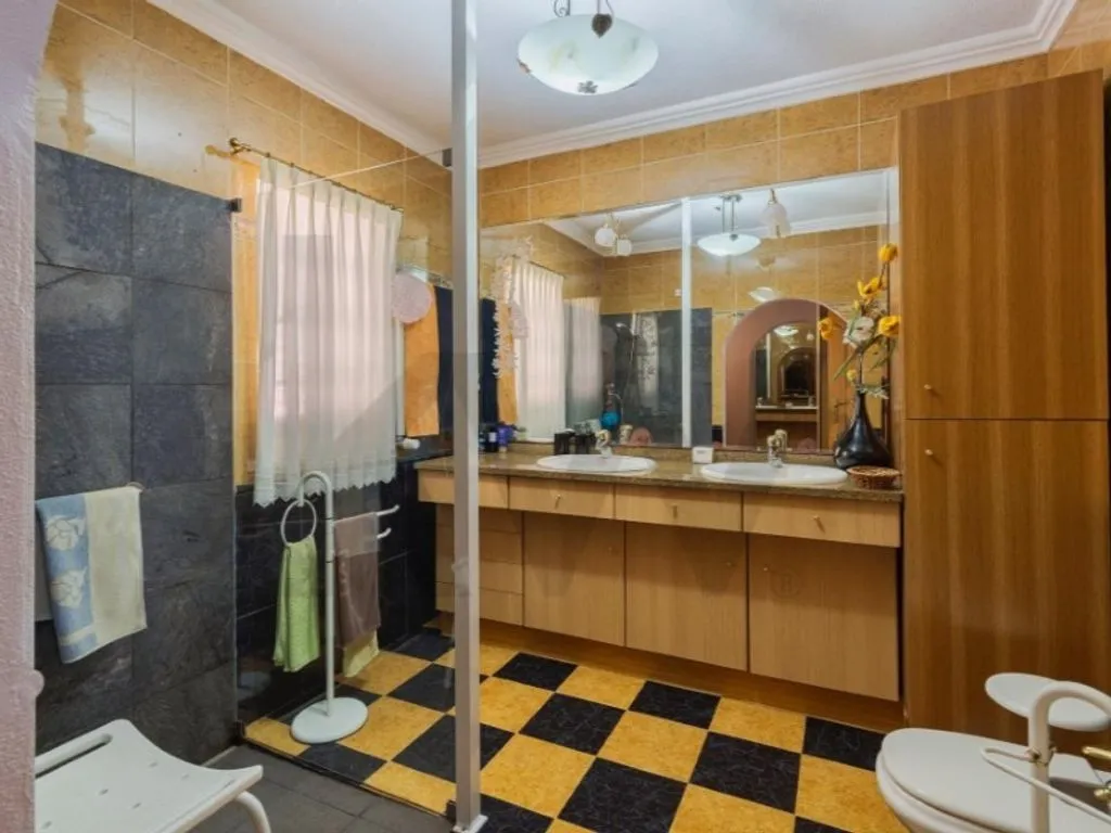 Salles de bain - Luxury House with Multiple Units in Setúbal