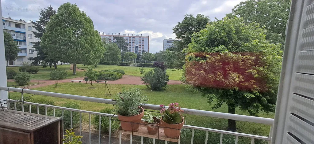 Rõdu - T2 with Balcony and Park View in Bron