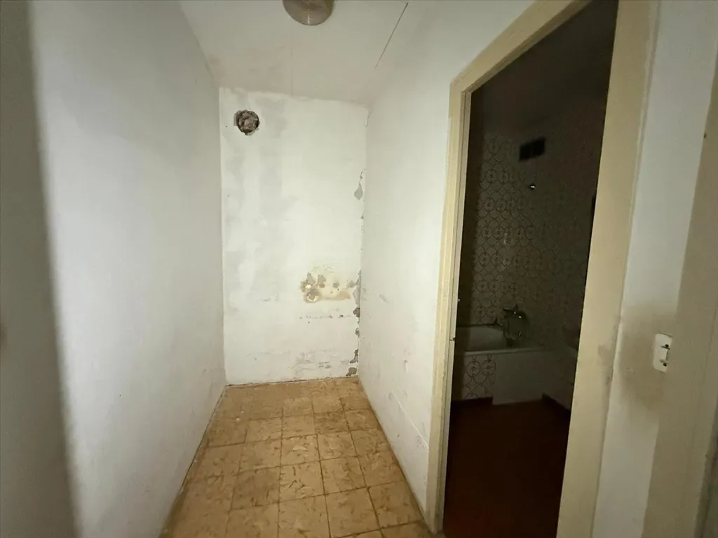 Bathrooms - Apartment for Renovation in Manresa
