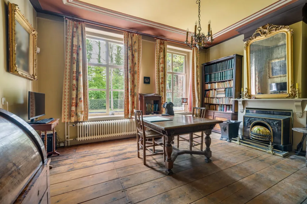 Office - Monumental Villa with Historical Charm in Breda