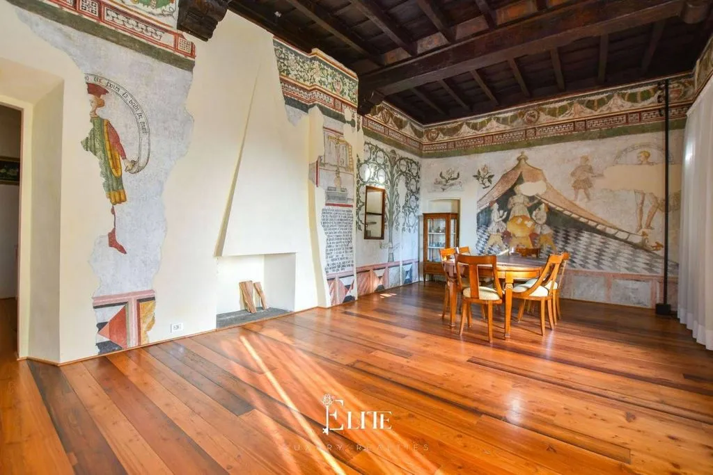 Söögituba - Historic Villa with Private Garden in Azzate