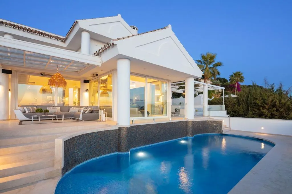 Piscine - Luxury Villa with Sea Views in Marbella
