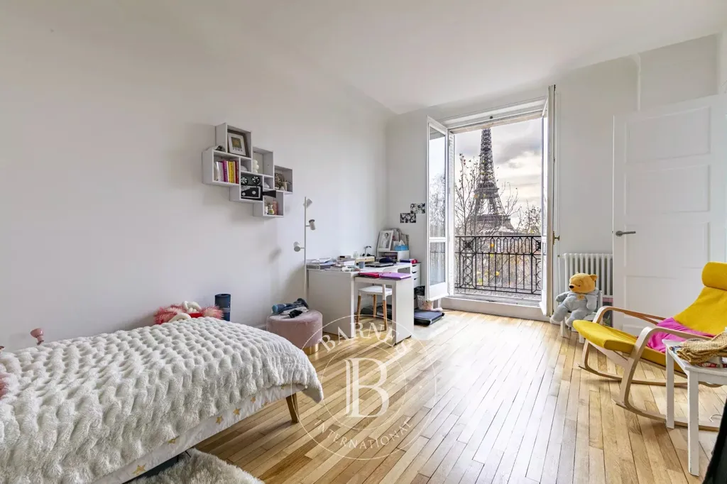 Magamistoad - Upper Floor Apartment with Eiffel Tower View in Paris 7