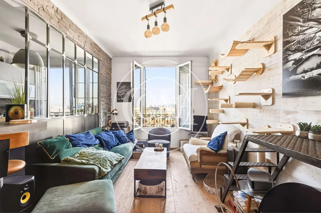Séjour - Appartement Rénové avec Vue Panoramique à Issy-les-Moulineaux