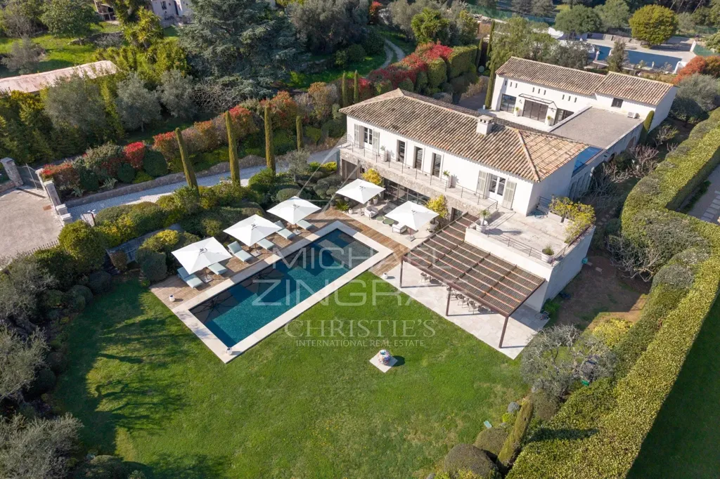Õhuvaade - Bastide-Style Villa with Pool in Mougins