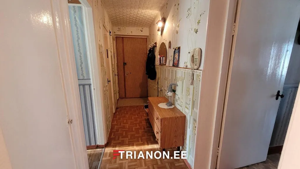 Esik - Apartment with Free Parking in Kreenholmi