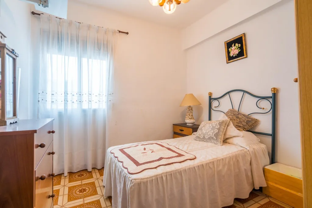 Chambres - Apartment with Pool in Els Orriols, Valencia