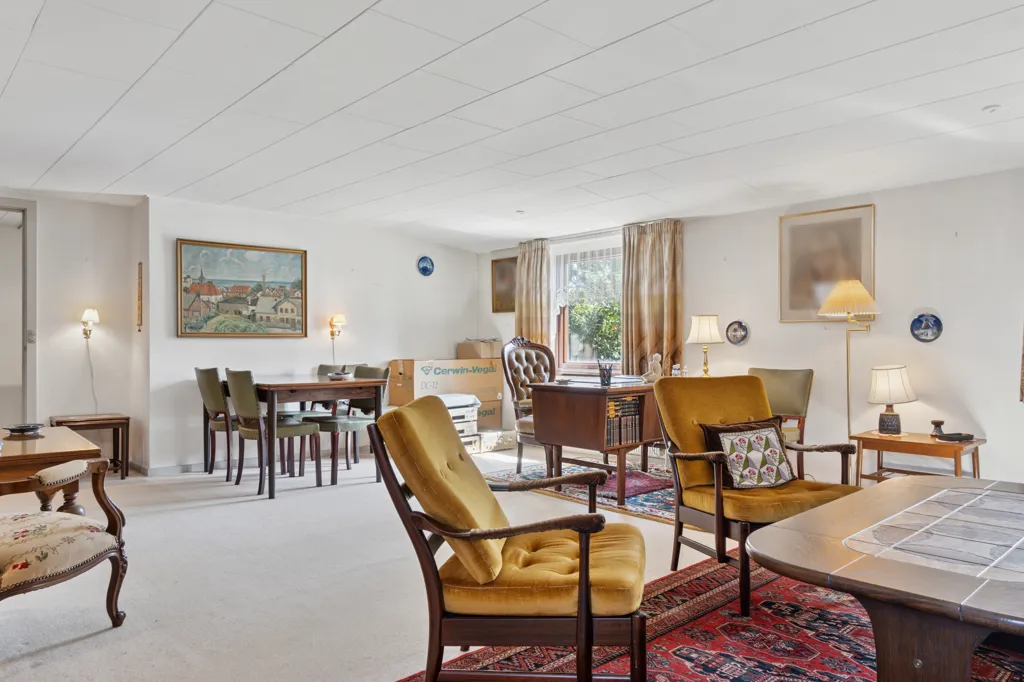 Wohnzimmer - Villa with Development Potential in Slangerup