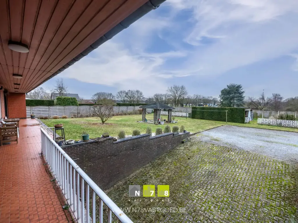 Jardin - Villa Indépendante avec Terrasse à Maaseik