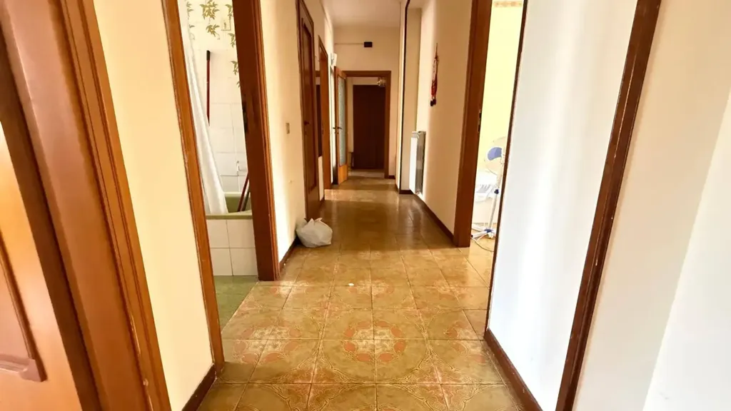 Esik - Apartment with Parking in Caserta