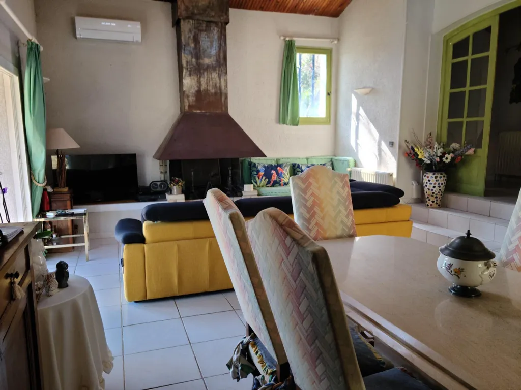 Salle à manger - Maison avec Vue sur la Vallée à Calamane