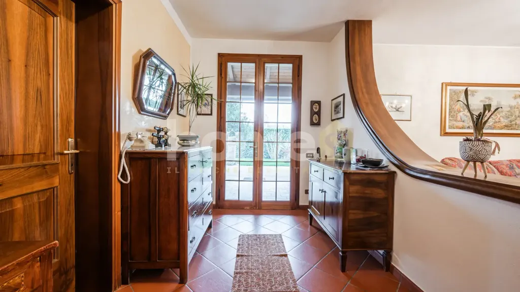 Esik - Luxury Villa with Garden in Modena