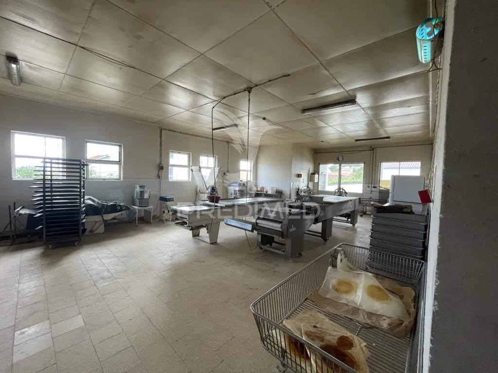 Pièces - Industrial Unit with Bakery in Urzelina