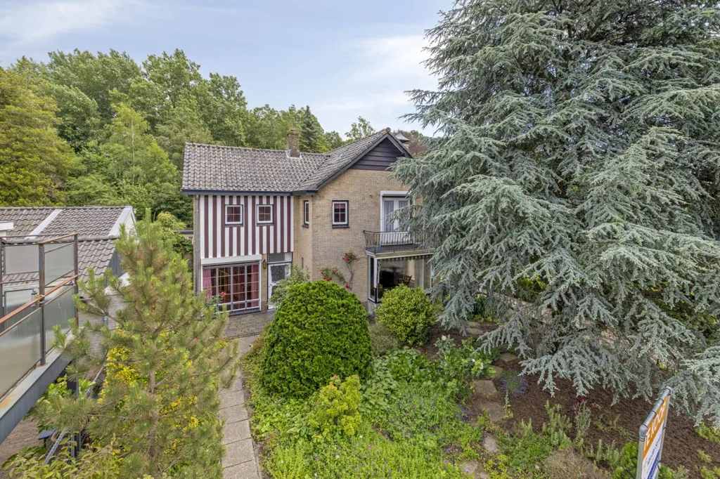 Õhuvaade - Free-Standing House with Garden in Breda