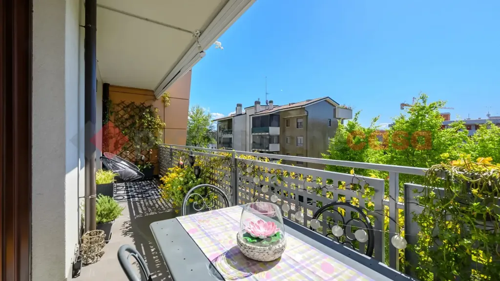 Balcone - Modern 3-Bedroom Apartment in Buccinasco