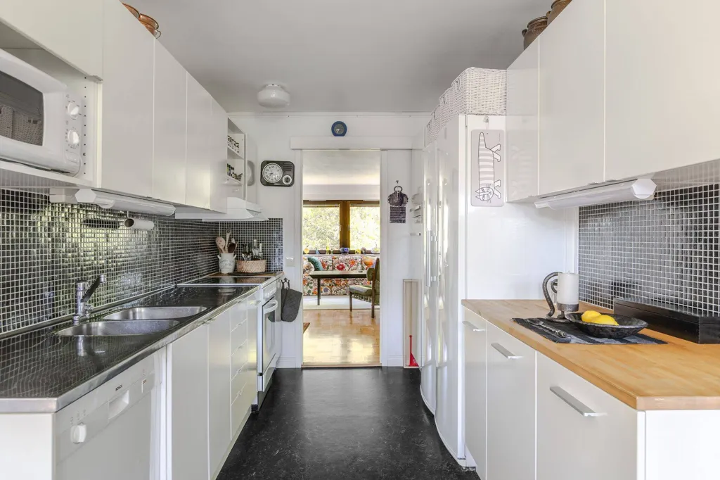 Cuisine - Apartment with Two Balconies in Linköping