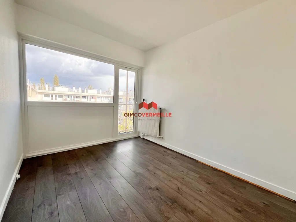 Toad - Top-Floor Flat with Balconies in Le Pecq