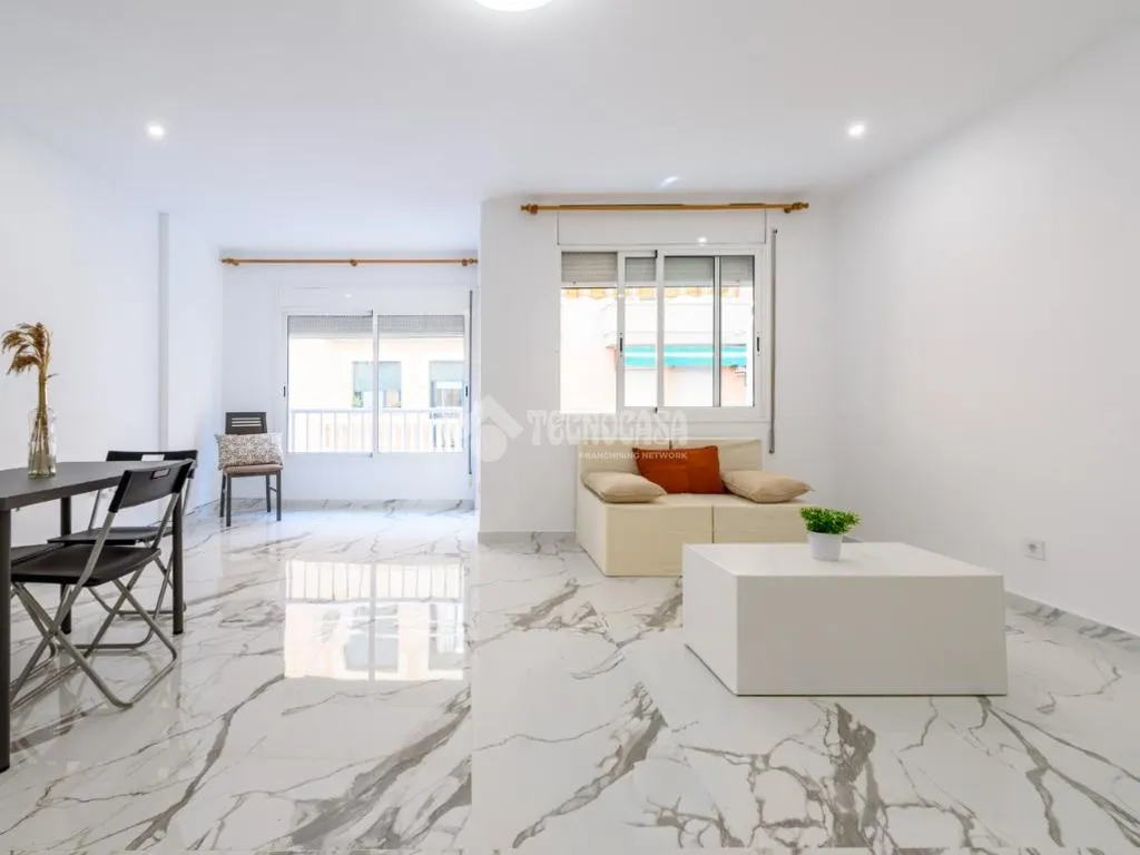 Séjour - Fully Renovated Flat Near Beach in Tarragona