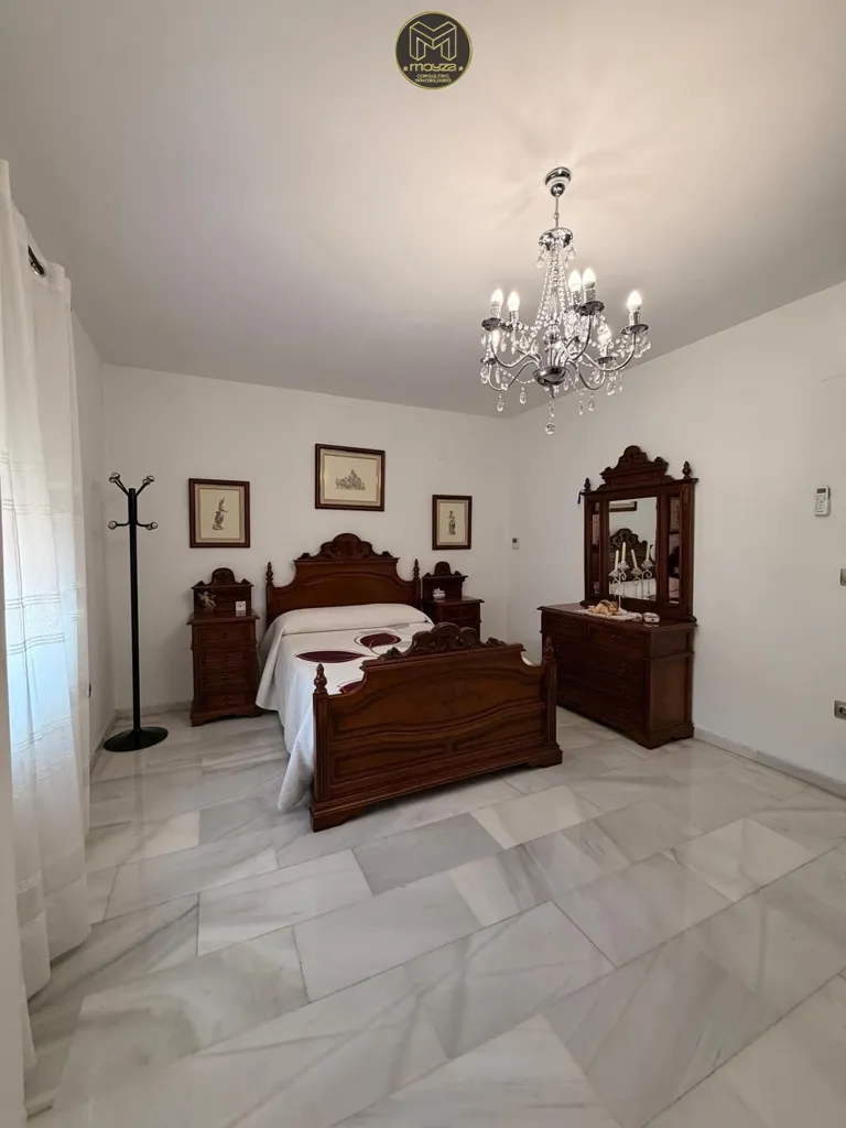 Magamistoad - Luxury Villa with Private Garage on Gran Bulevar