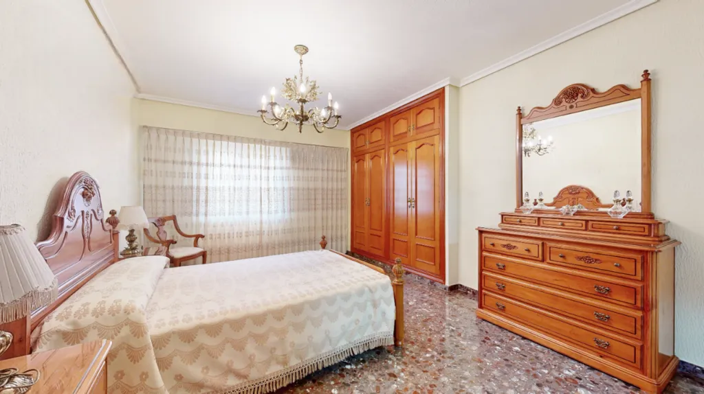 Magamistoad - Two-in-One Property with Terrace in Torrent
