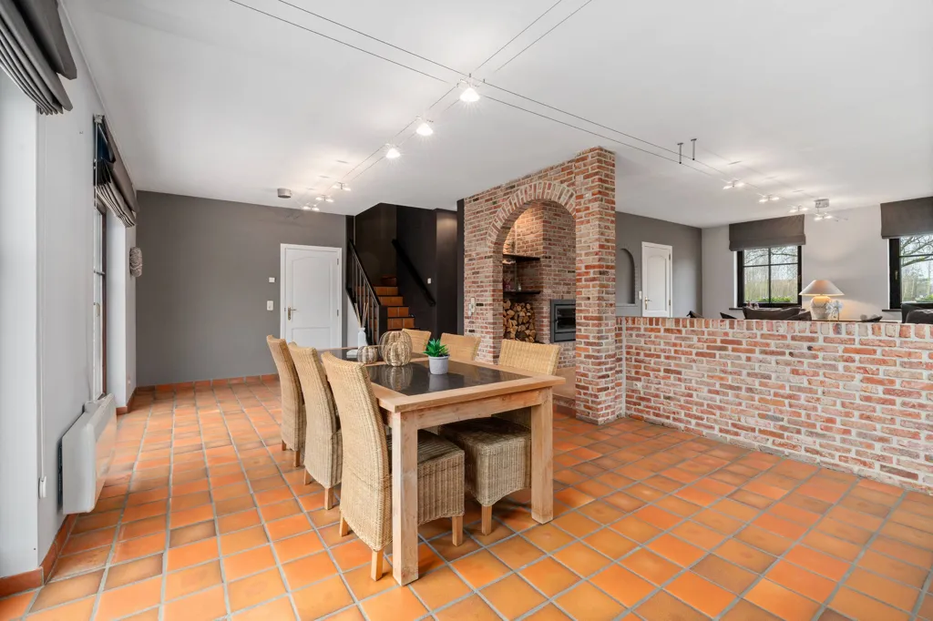 Salle à manger - Villa Spacieuse avec Grand Jardin à Diegem