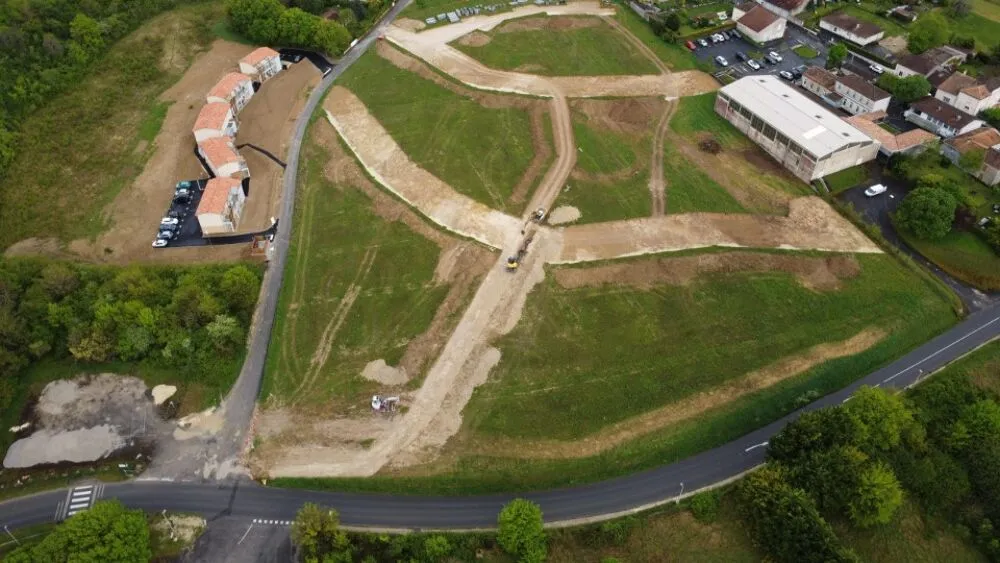 Vue aérienne - Maison Neuve 3 Pièces avec Jardin à Touvre