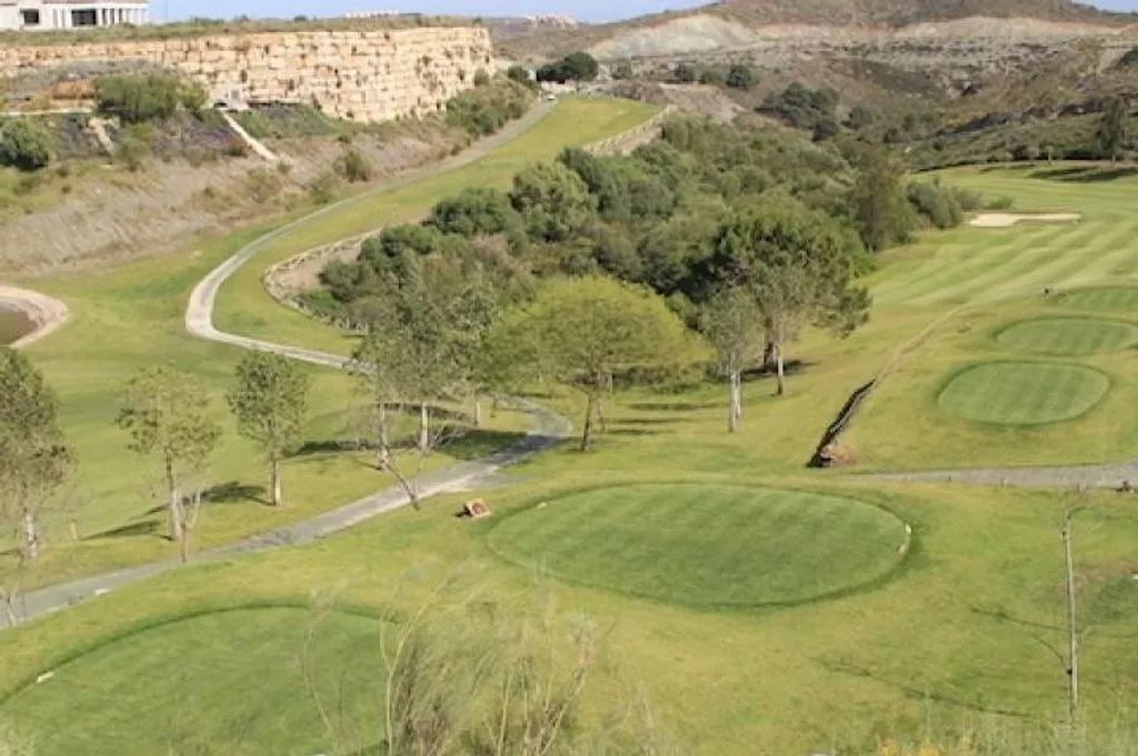 Giardino - Development Plot with Sea Views in Benahavís