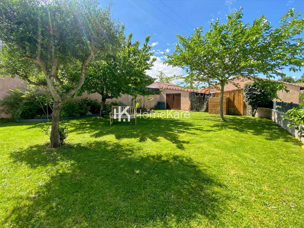 Garden - Detached House with Pool in Grenade