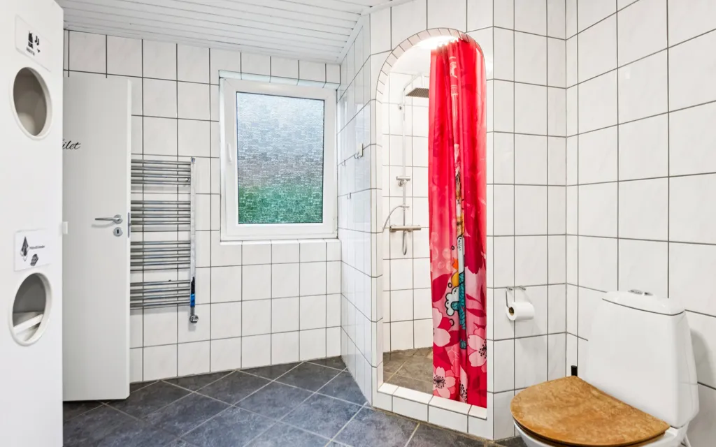 Vannitoad - Modernised Villa with Terrace in Poulstrup