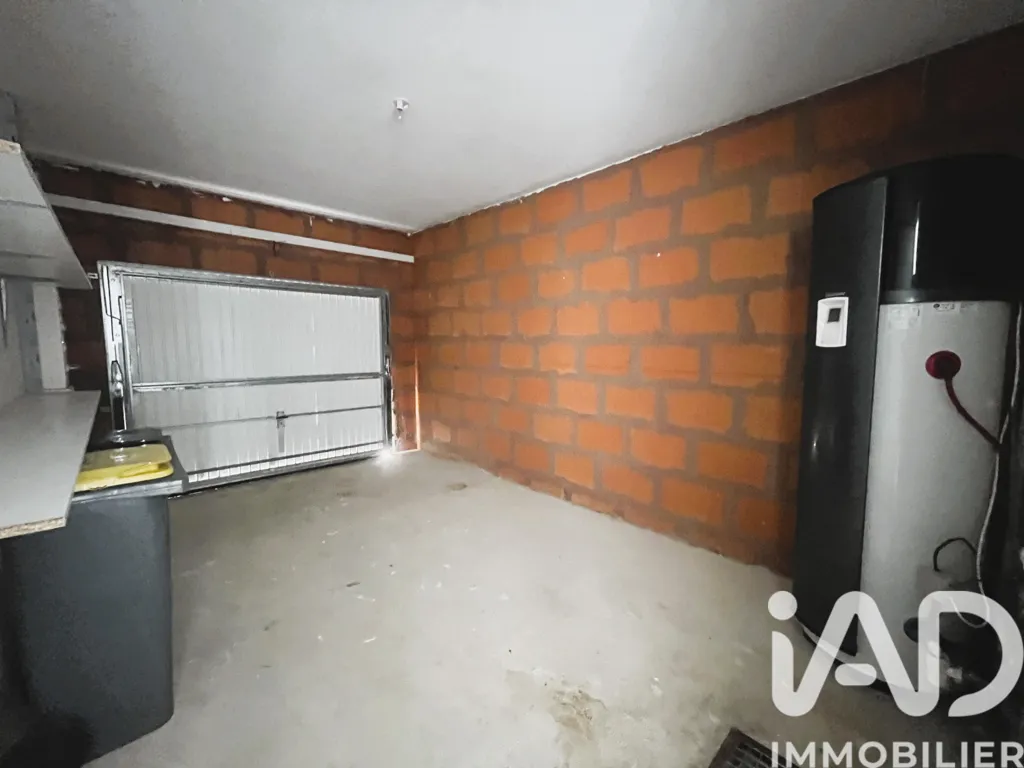 Garaaž - Flat-Roofed Villa with Pool Potential in Autignac