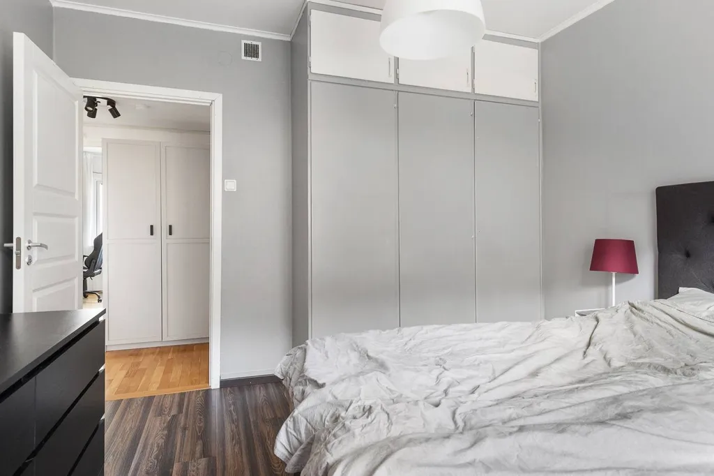Chambres - Renovated Two-Bedroom Flat with West View in Surte